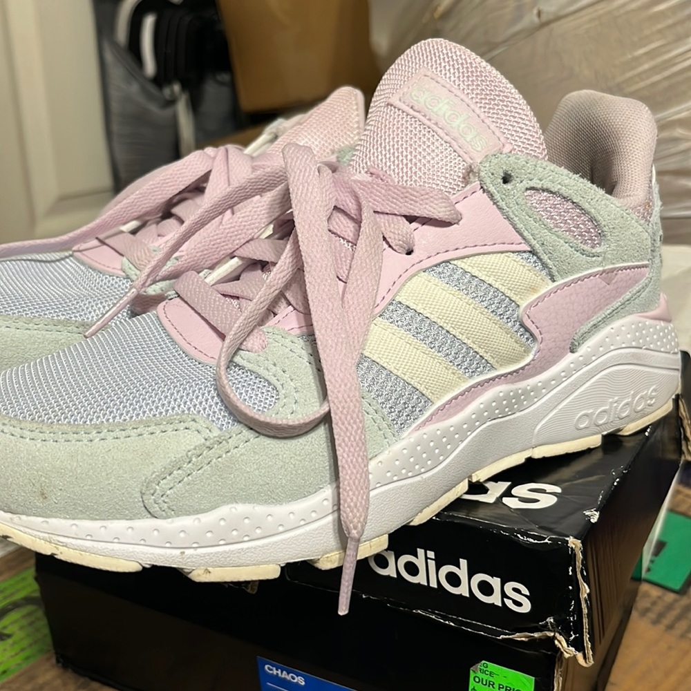 New w/o tags Adidas Chaos shoes women’s 6.5
